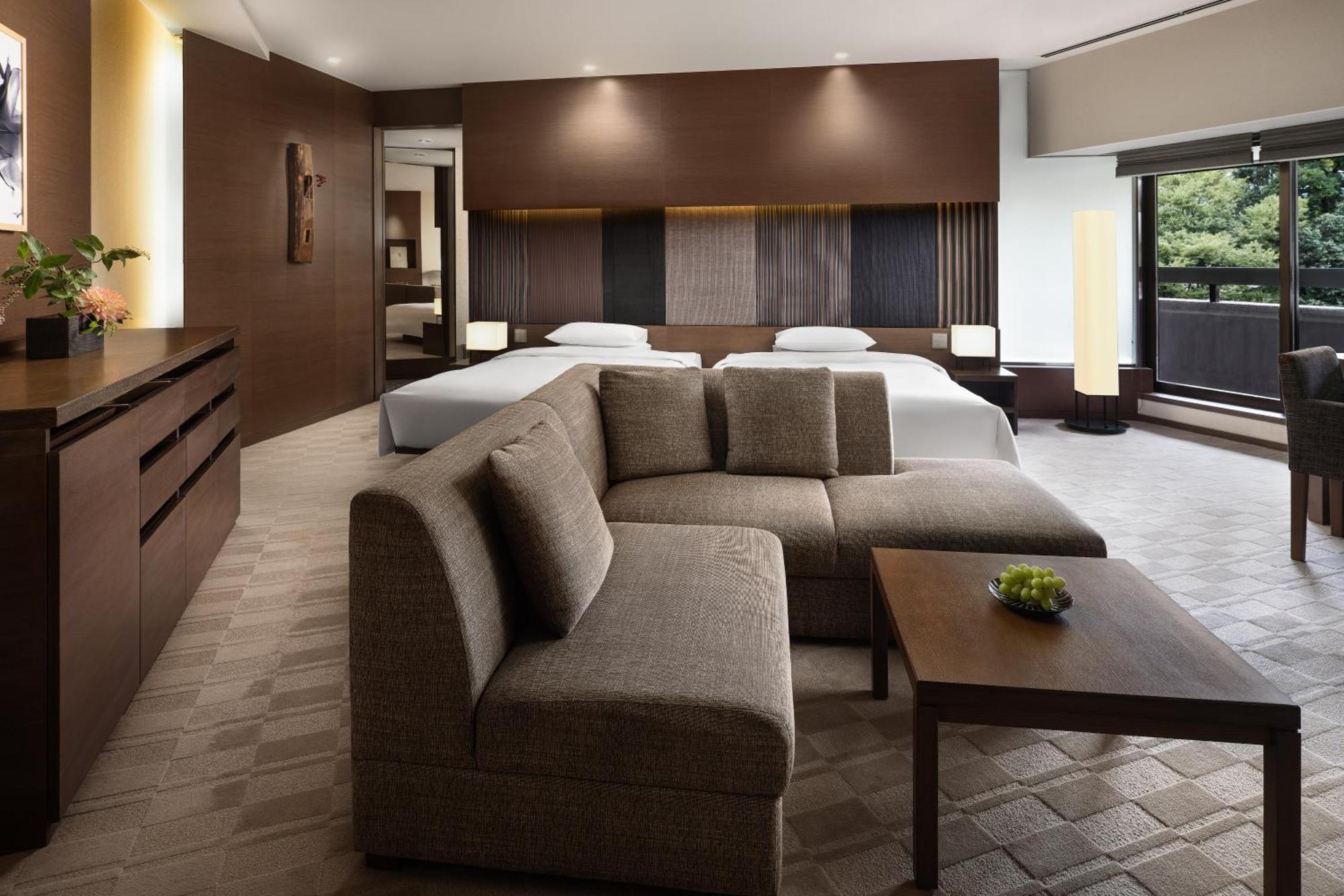 Deluxe Doppelzimmer mit 2 Doppelbetten und Balkon